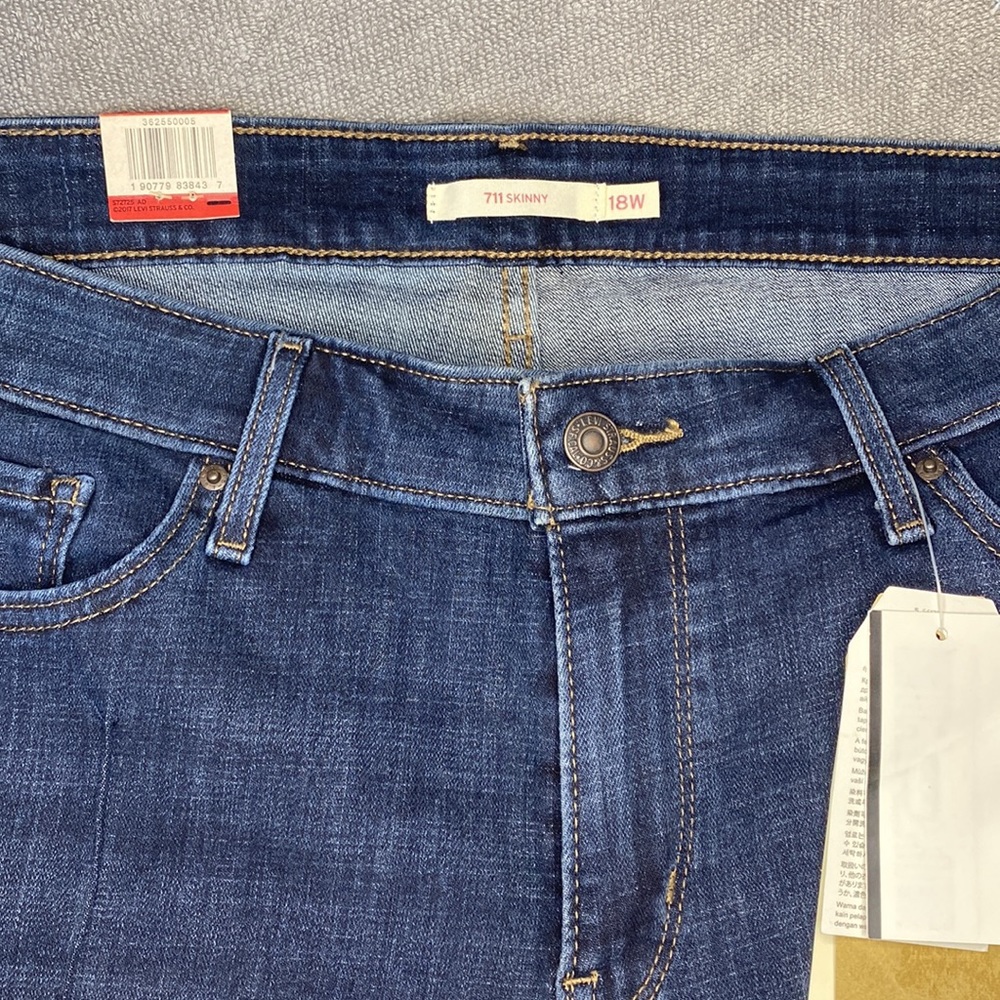 Jeans - Picture 2 of 3